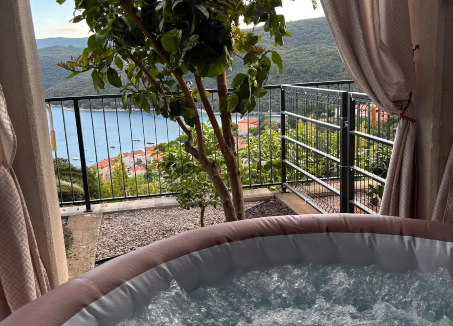 ראבץ Coccolina, Studio Apartment With Private Hot Tub, Breathtaking Views And Free Parking, Bookable All Year Round, Also Take A Look At Our Flat Amor